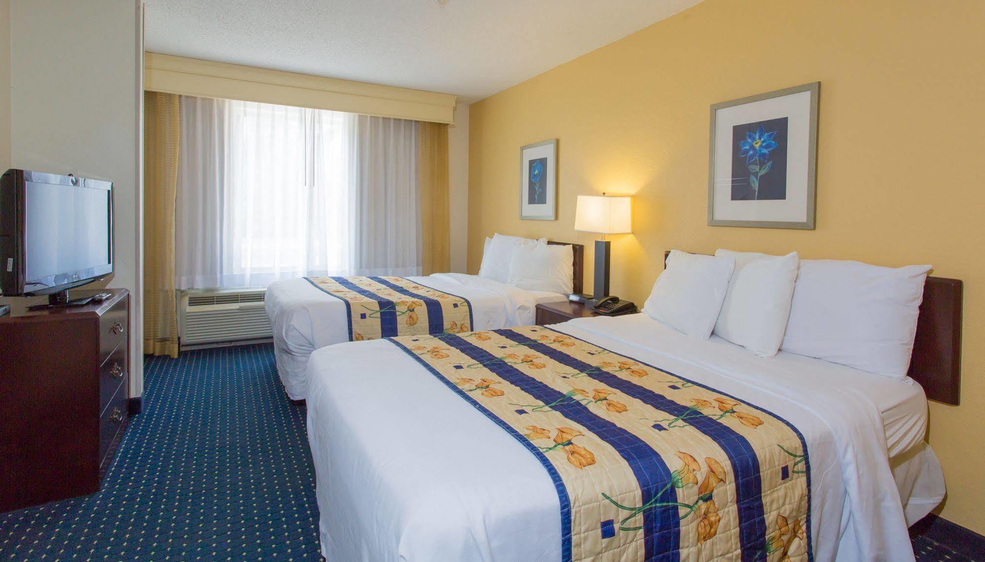 Studios And Suites 4 Less - Gum Road Chesapeake Bagian luar foto